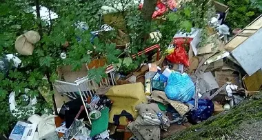 Nella notte spunta la discarica abusiva