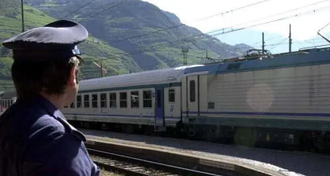 Ancora senza un nome l’uomo travolto dal treno
