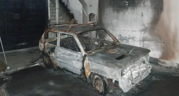 Due auto in fiamme, rogo doloso a Susà