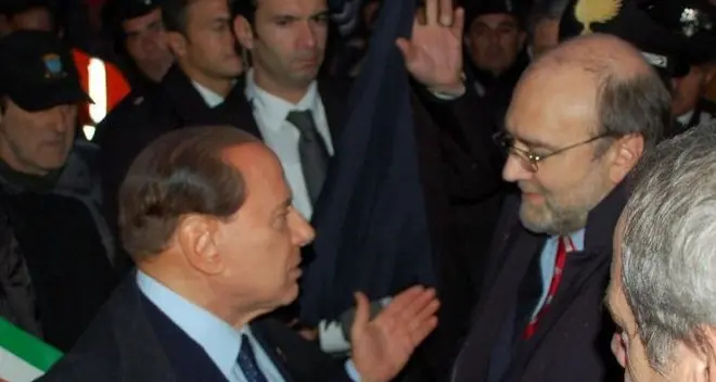 Berlusconi telefona in tv e attacca Dellai
