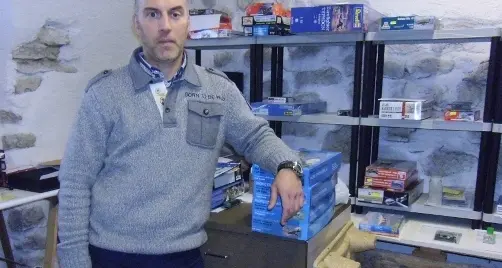 Dallo scantinato al web il business dei mini aerei