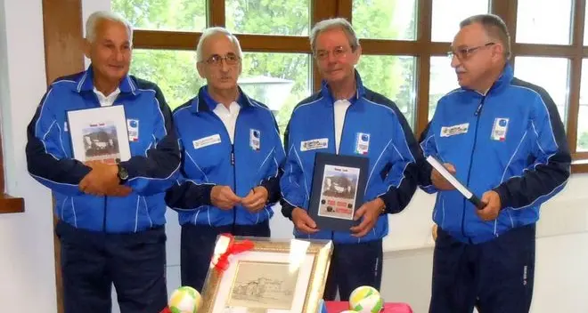 Il Gruppo bocce compie dieci anni e festeggia con il libro di Zanella