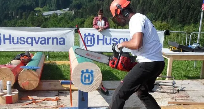 Boscaioli, sfide a colpi di motosega
