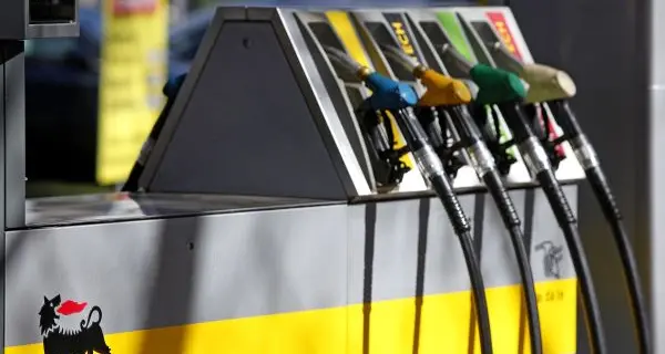 Benzina scontata, l’ok di Olivi: «Ma verificheremo le regole»