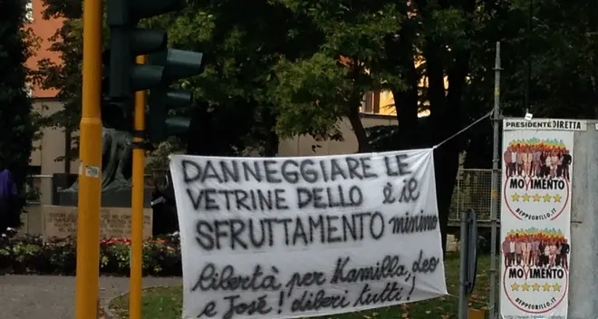 Vetrine prese a mazzate, tre anarchici condannati