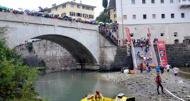 La corsa pazza conquista la città