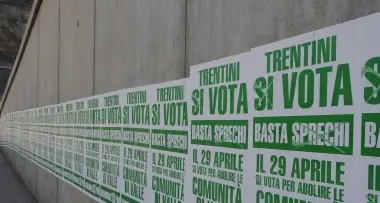 Manifesti abusivi, rimozione lampo