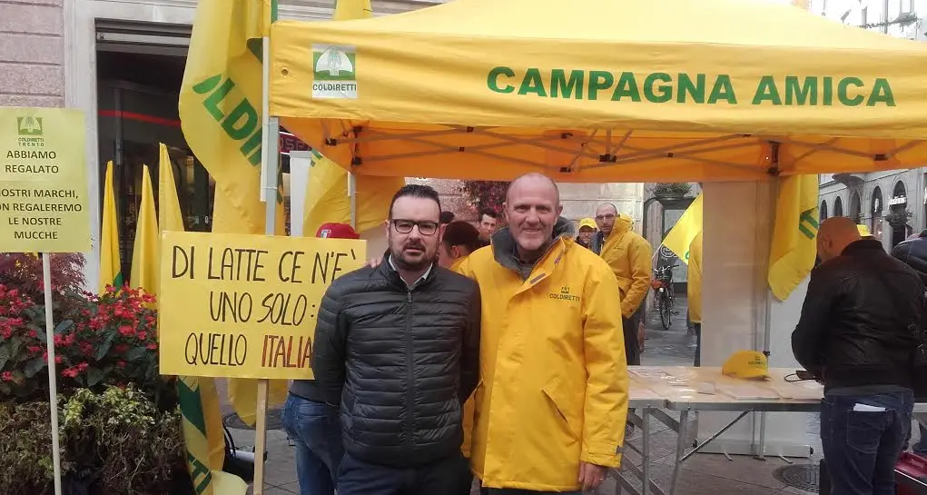 Coldiretti in piazza a Trento per difendere il latte italiano