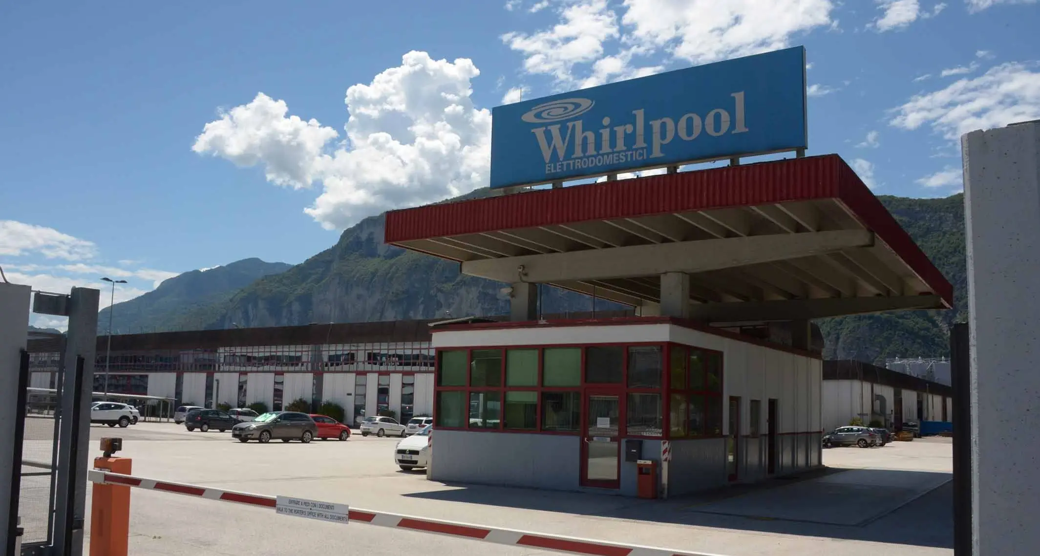Whirlpool, stop al lavoro: \"Un trauma per tutti\"