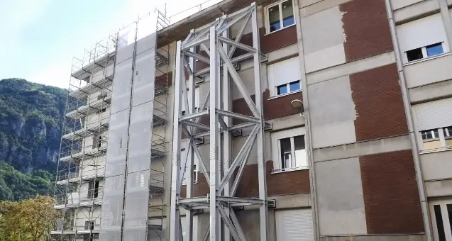 «Ospedali di valle, stop al piano»