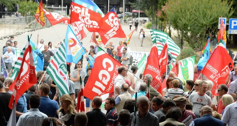 Fortunati e bidonati La riforma farsa divide il consiglio