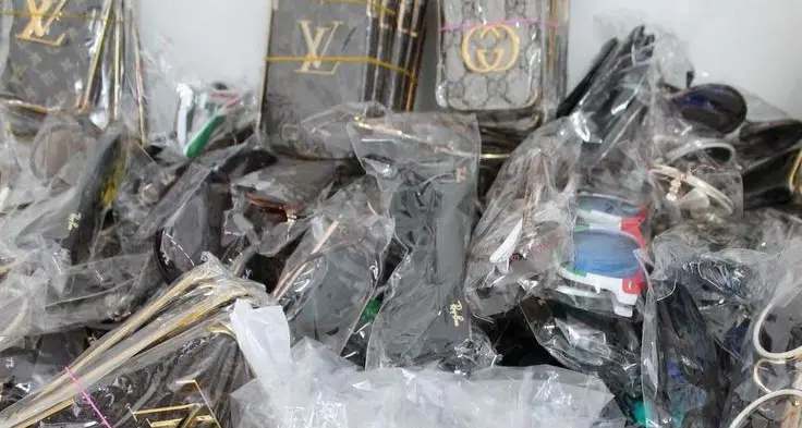 Falsi Gucci e Luis Vuitton dal tribunale ai più poveri