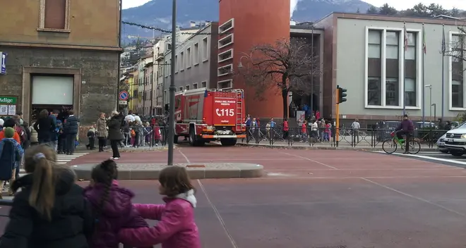 Evacuate le scuole Sanzio