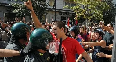 «Tre ciclisti feriti dai manifestanti»