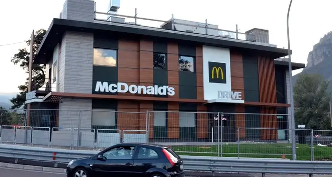 McDonald’s, slitta l’apertura: a rischio 50 posti di lavoro