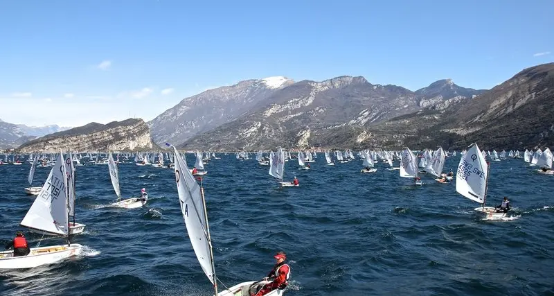 Meeting del Garda Optimist, prima giornata difficile