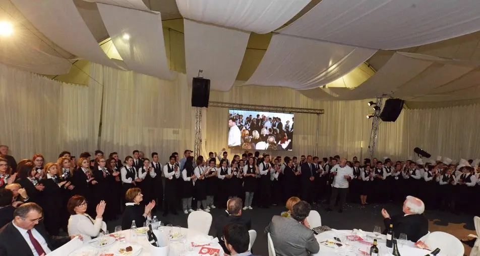A cena in 830: cucinano gli studenti