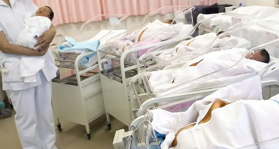 Tione, il bambino nasce «fuori orario»