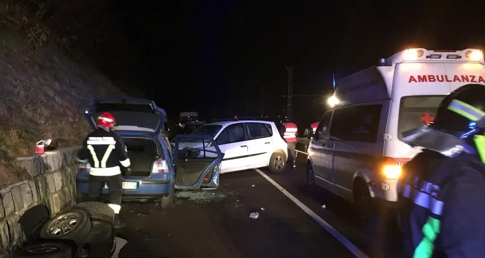 Scontro frontale, un ferito grave
