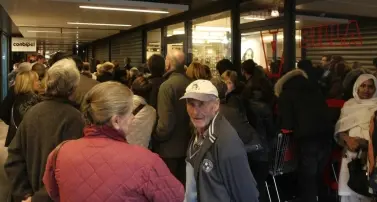 Tutto al 50%, assalto al supermarket