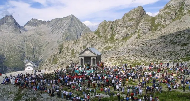 Adamello, nel vivo il pellegrinaggio degli Alpini
