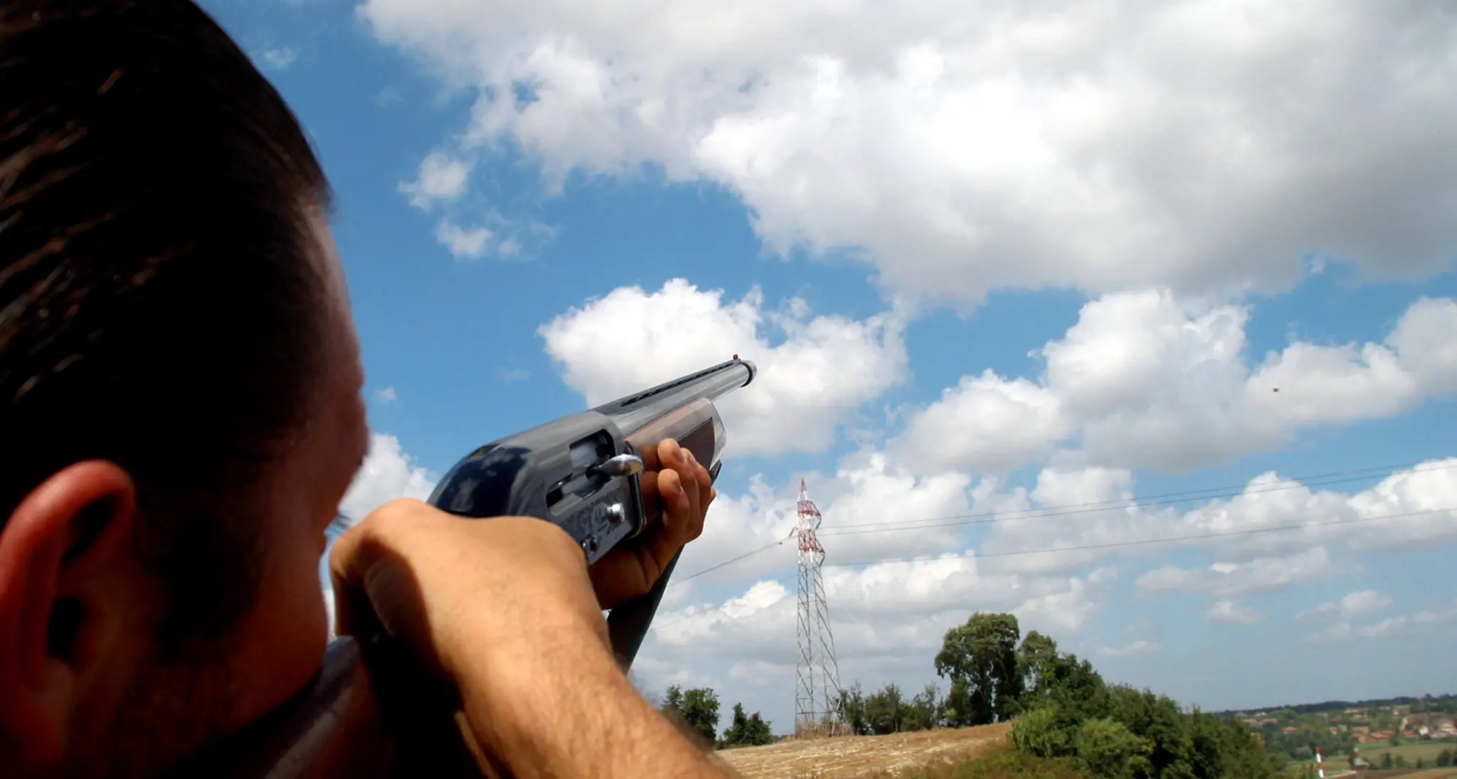 Perde il fucile durante il trasloco: denunciato