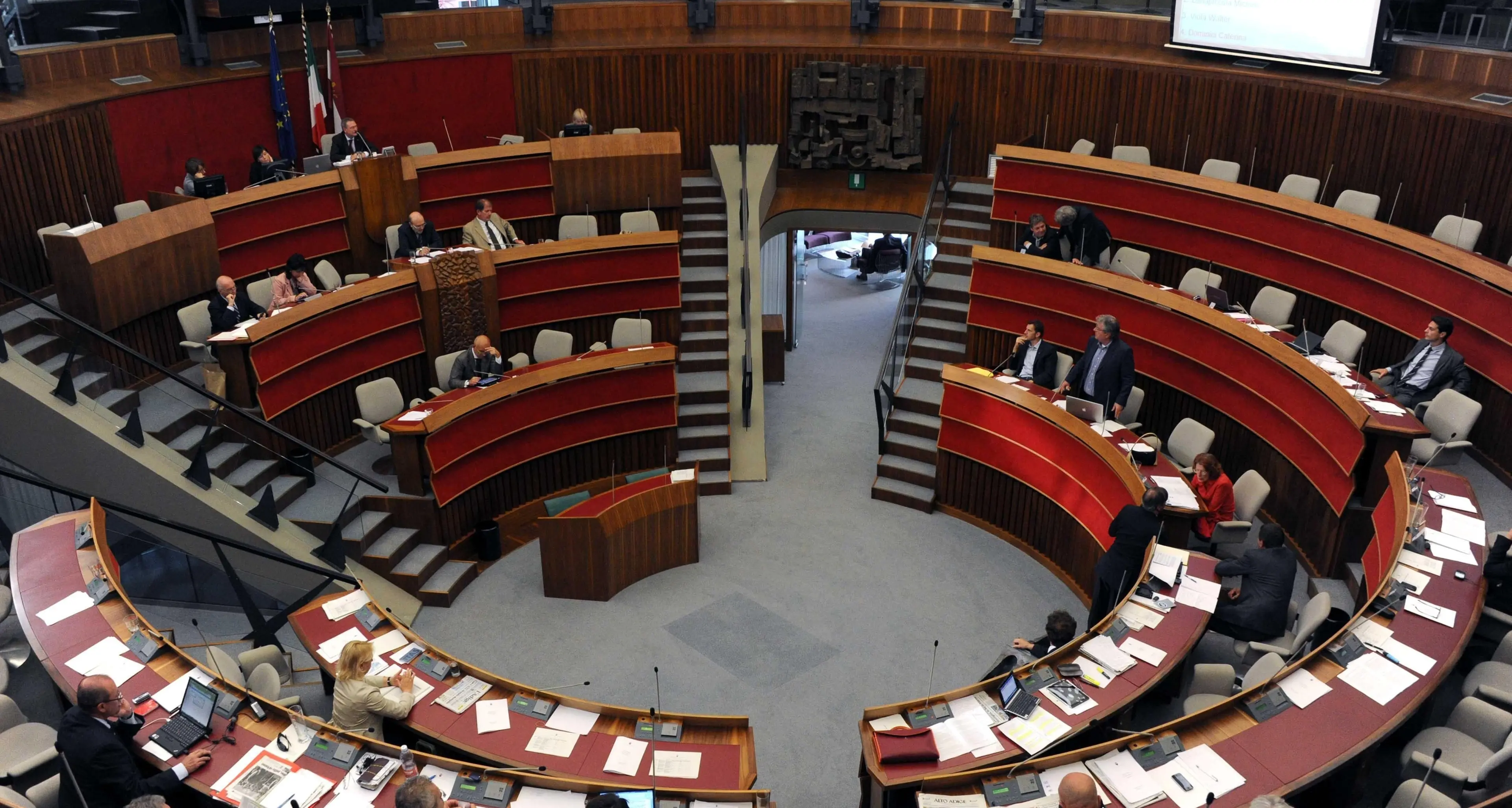 Spese pazze, i gruppi hanno pagato 63 mila euro