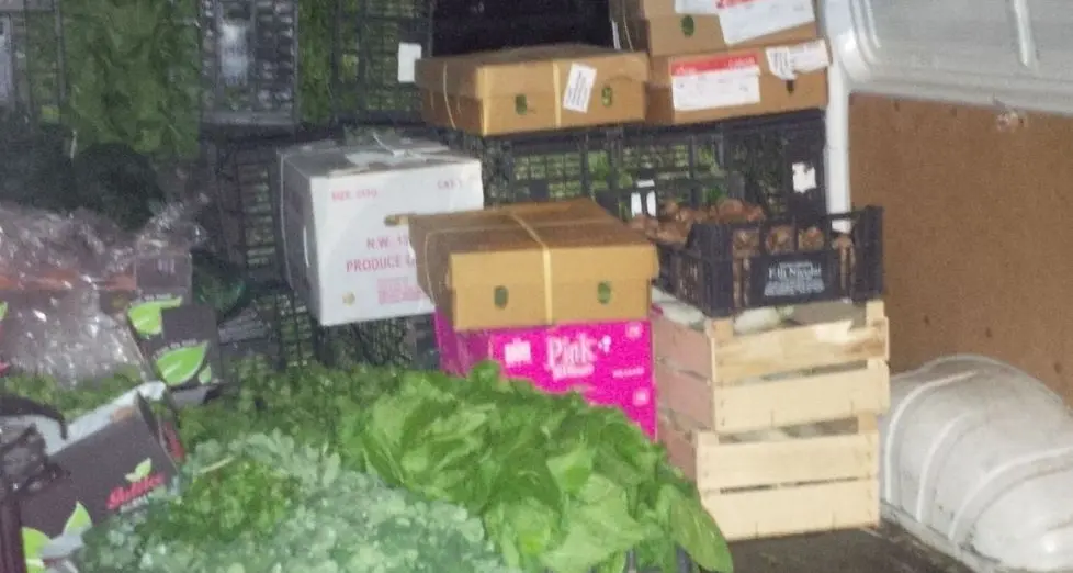 Ambulante abusivo: frutta e verdura sequestrata e poi donata ai poveri