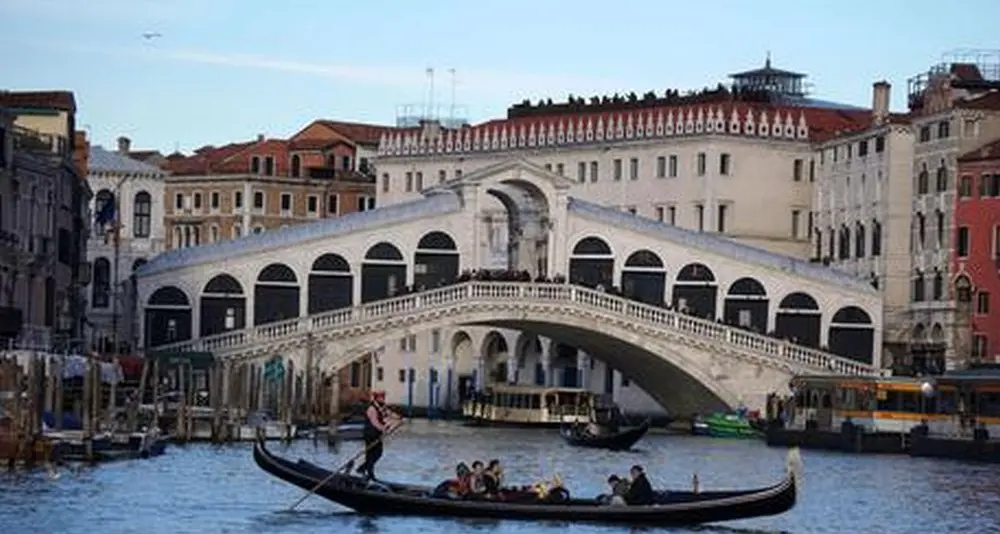 Venezia, stangata ai turisti: 1100 euro per quattro bistecche e una frittura