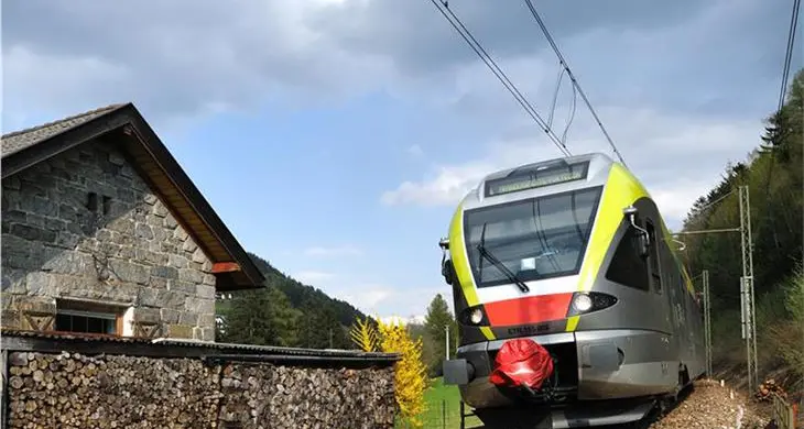 Maltempo: interrotta a mezzogiorno la linea ferroviaria in Pusteria. La riapertura alle 17