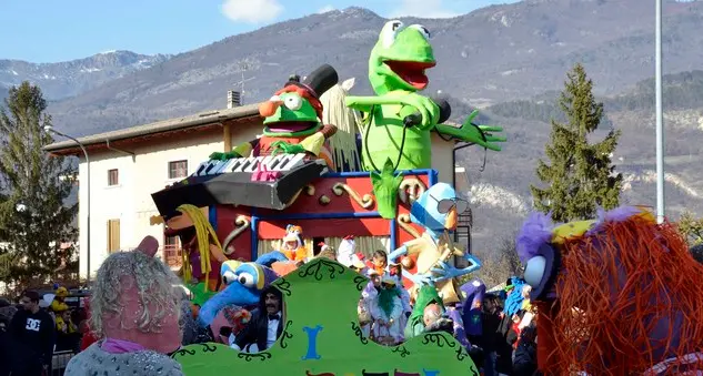 A Volano trionfa il carro dei Muppets