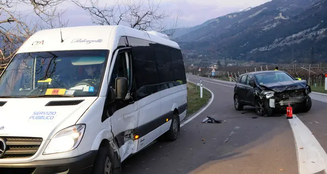 L’autoscuola finisce con il botto
