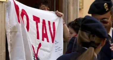 No Tav, protesta in piazza Duomo