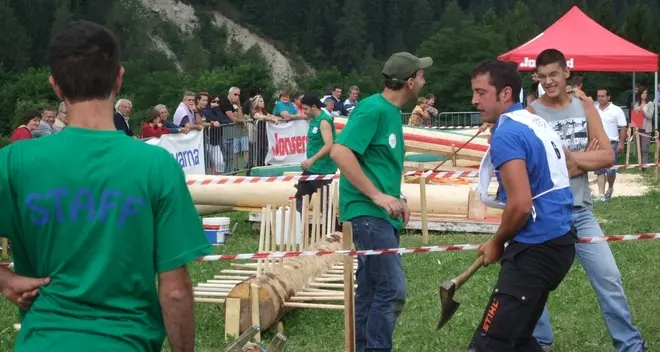 Pentathlon del boscaiolo sfide tricolori a Rumo