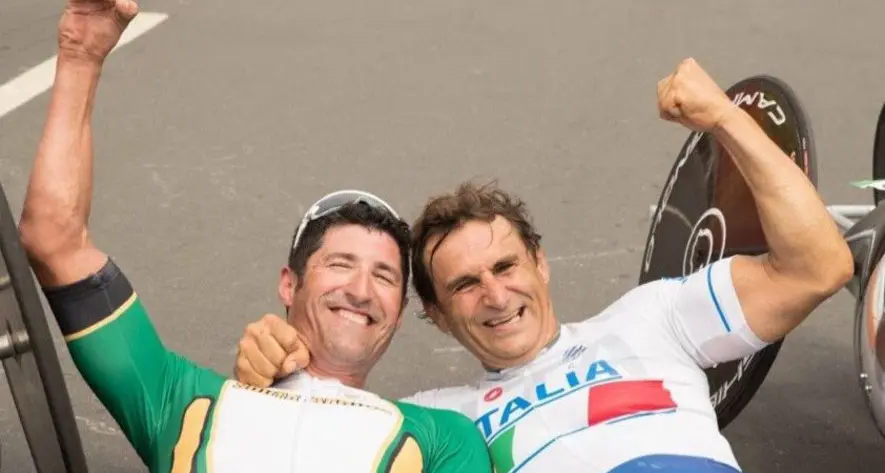 Per Zanardi un’altra medaglia 15 anni esatti dopo l’incidente