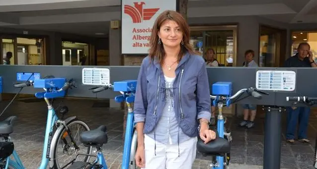 Predazzo sale in bicicletta pedalando «elettrico»