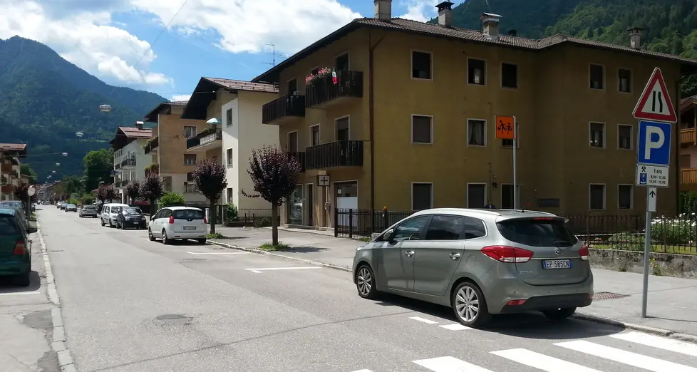 Via Pinzolo a disco orario protesta dei pendolari