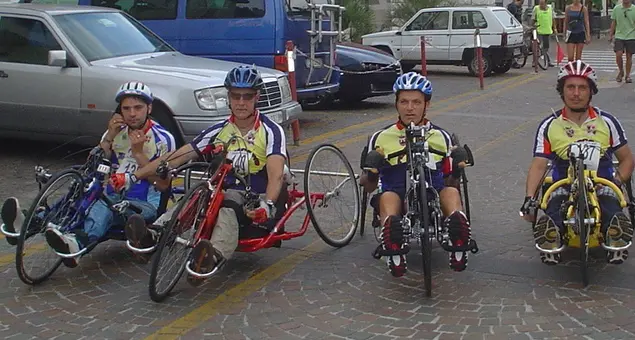 Disabili, una handbike per uscire di casa