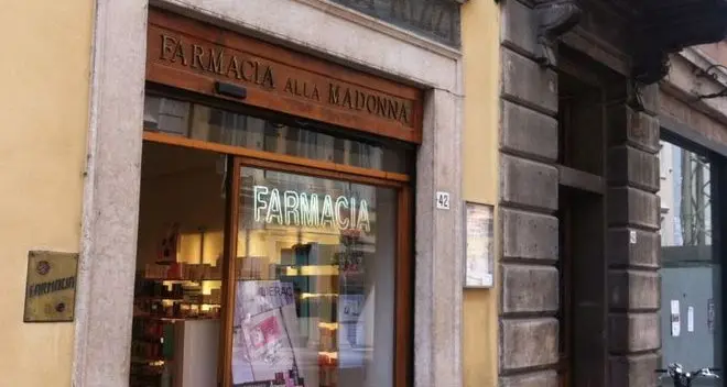 Trento, rapina alla farmacia di via Manci
