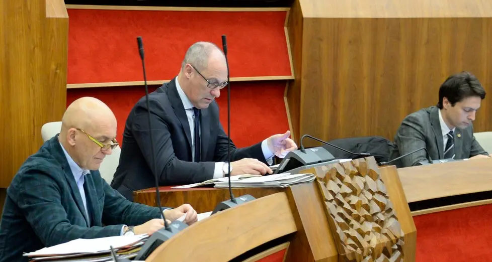 La Buona Scuola è legge. Resta la rotazione dei dirigenti