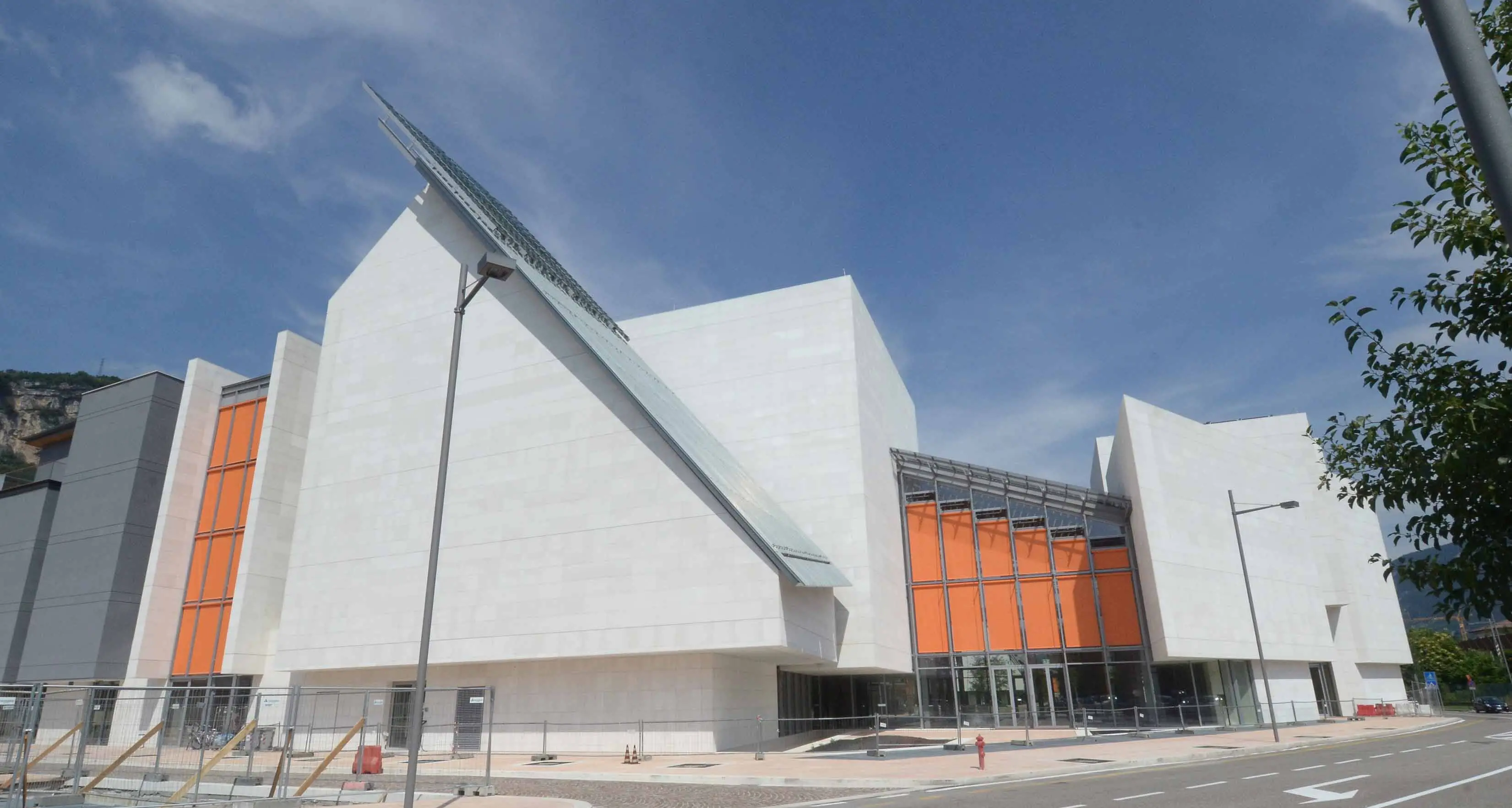 Albere, pronta la nuova biblioteca: sembra una \"copia\" del Muse