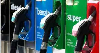 Rubavano benzina con l’idrovora: otto arresti