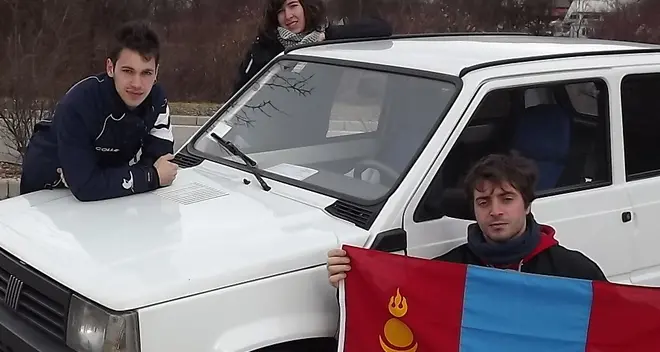 Tre ragazzi in Panda fino alla Mongolia: avventura benefica