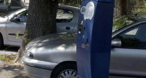 La crisi soffia sui parcheggi blu