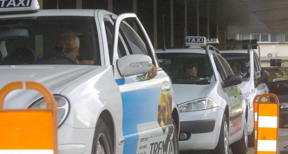 Trento, tassista minacciato e rapinato
