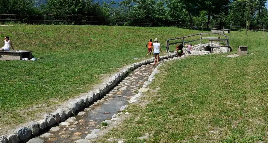 Nel lido di Rovereto resta all’asciutto il percorso Kneipp