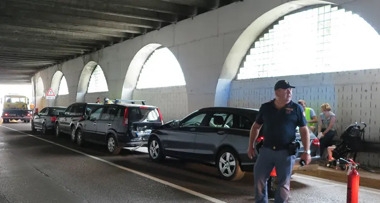 Tamponamento in riva al Garda e il traffico va in tilt