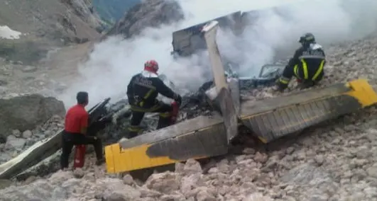 Aereo cade sulla Marmolada e si incendia: quattro morti