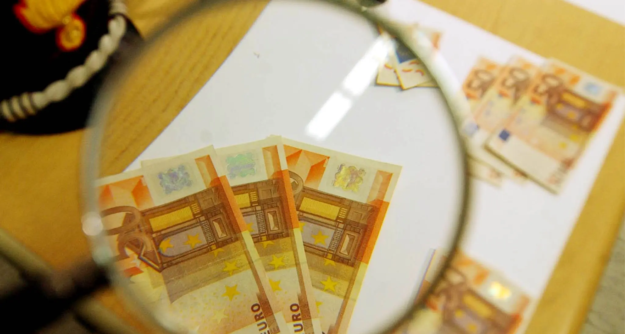 Banconote e documenti falsi, arrestato