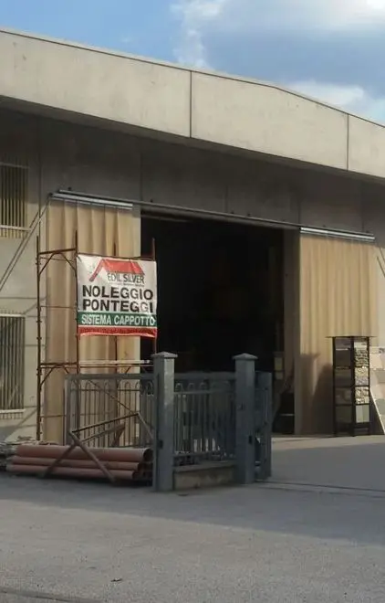 Rubano nella notte mille litri di gasolio
